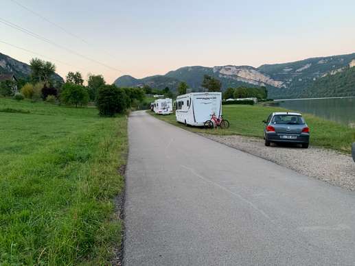 Einem Ort wurde ein Foto hinzugefügt