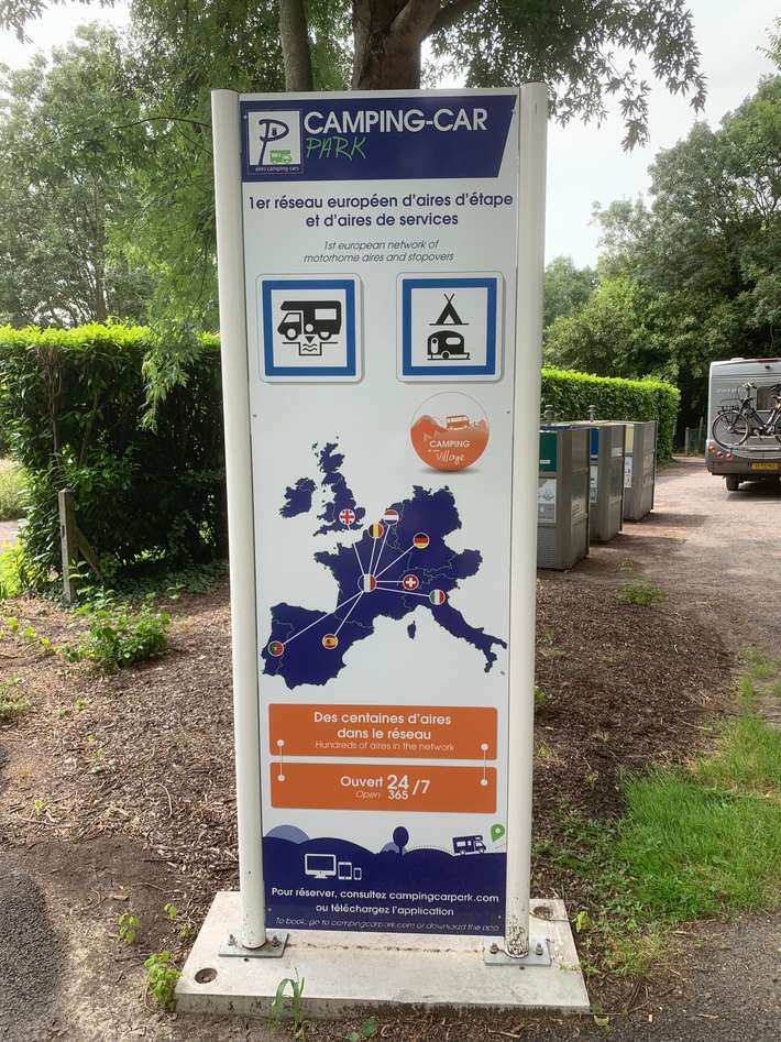 Camping-Car Park de Mauzé sur le Mignon, Le Gué de la rivière