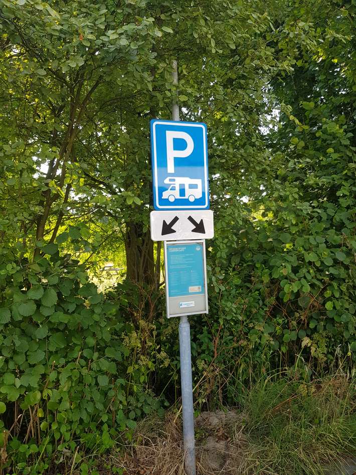 Parking bij Zwembad de Meerval