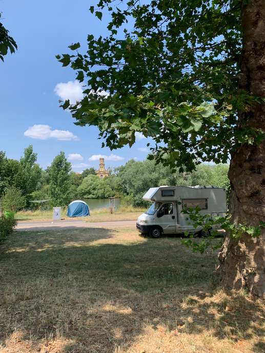Einem Ort wurde ein Foto hinzugefügt