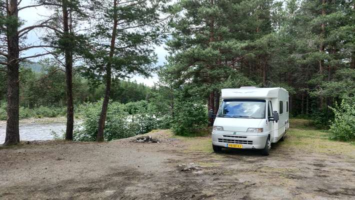 Natur Rasteplass bij de Folla-rivier.