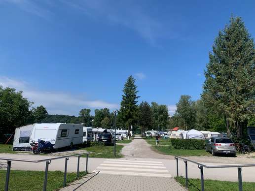 Einem Ort wurde ein Foto hinzugefügt