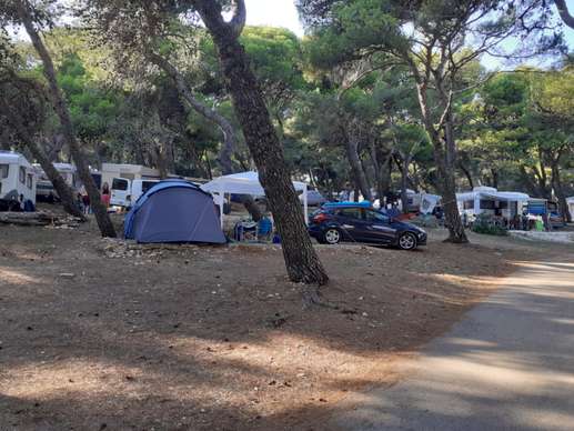 Einem Ort wurde ein Foto hinzugefügt