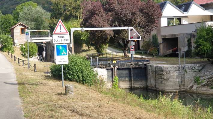 Parking Ougney-Douvot