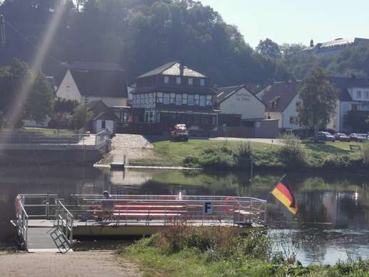 Einem Ort wurde ein Foto hinzugefügt
