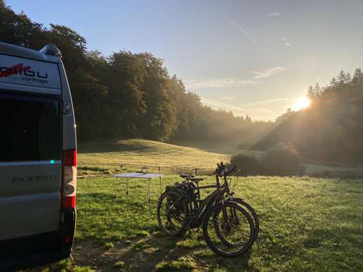 Einem Ort wurde ein Foto hinzugefügt