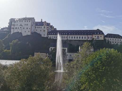 Einem Ort wurde ein Foto hinzugefügt