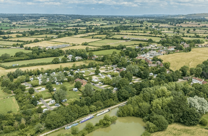 Devizes - Camping and Caravanning Club Site