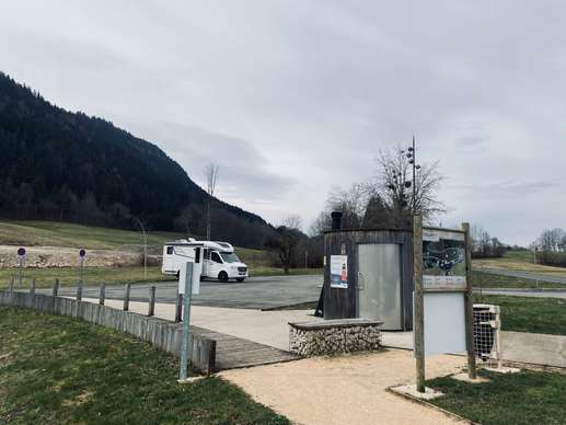 Einem Ort wurde ein Foto hinzugefügt