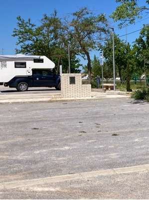 Area Autocaravanas con servicios aguas