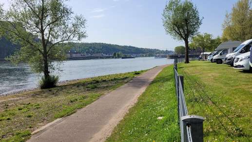 Einem Ort wurde ein Foto hinzugefügt