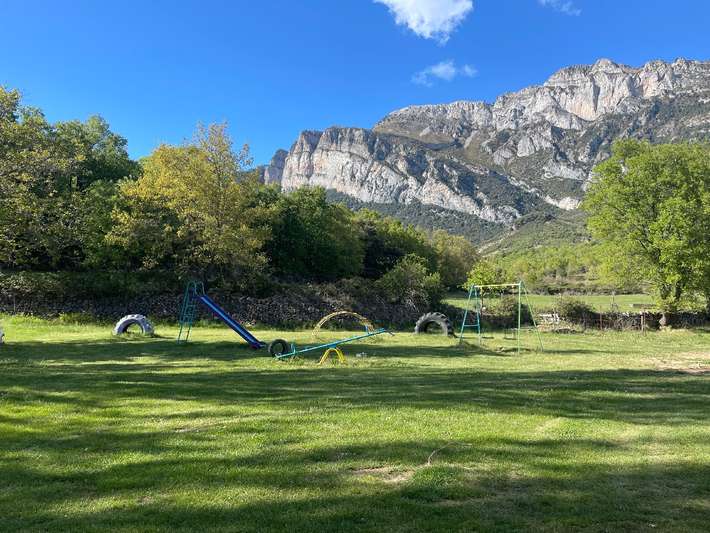 Acampada rural y área de autocaravanas El Plano