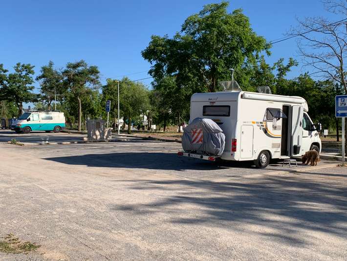 Area Autocaravanas con servicios aguas