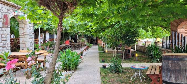 Ulu bar restaurant lakecamp