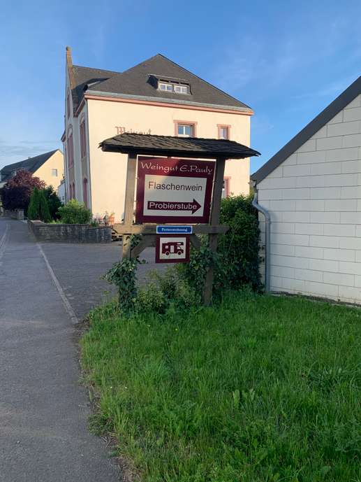 Einem Ort wurde ein Foto hinzugefügt