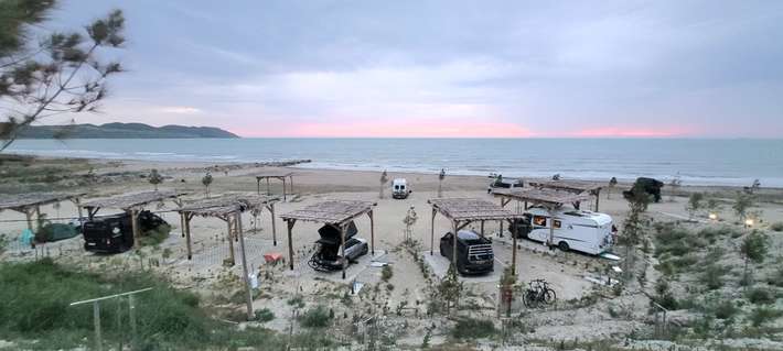 Plazhi i Bardh  Campercontact