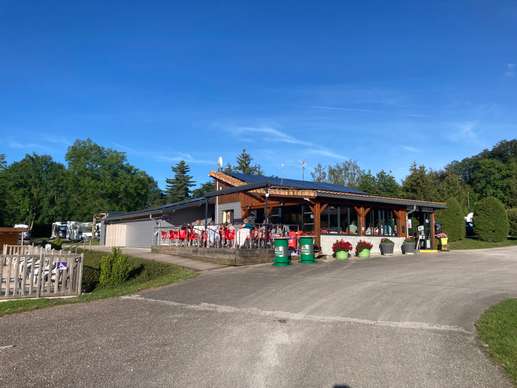 Einem Ort wurde ein Foto hinzugefügt