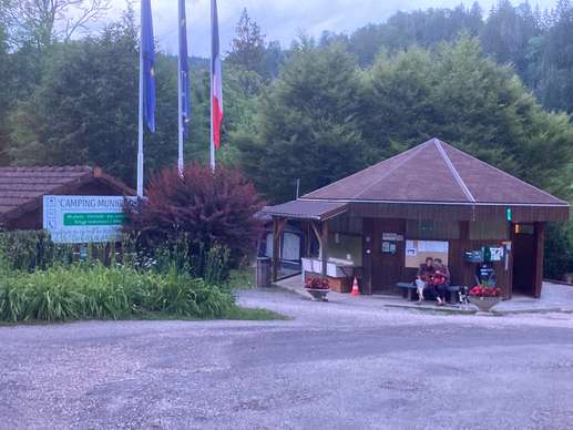 Einem Ort wurde ein Foto hinzugefügt