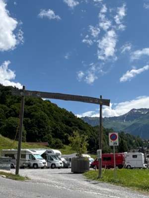 Einem Ort wurde ein Foto hinzugefügt