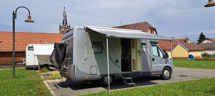 Parking Anjoutey