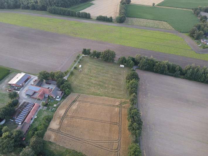Ruhige Wiese am Grubebach