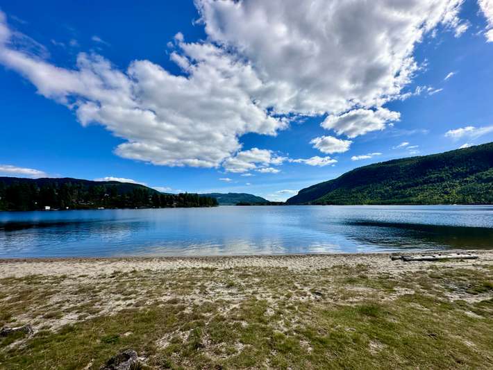 Wildkampeerplek aan de Byglandsfjorden gaat binnenkort sluiten de eigenaar heeft vandaag de slagboom opgemeten die hij gaat plaatsen dus geen plek meer voor hoge voertuigen helaas
