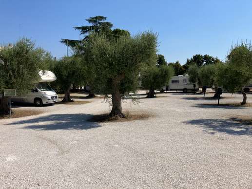 Einem Ort wurde ein Foto hinzugefügt