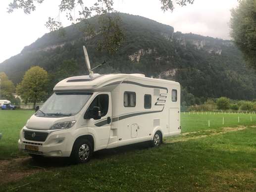 Einem Ort wurde ein Foto hinzugefügt