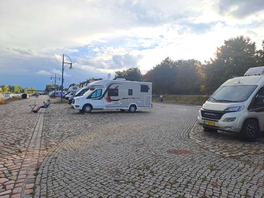 Einem Ort wurde ein Foto hinzugefügt