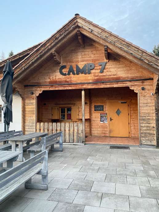 Einem Ort wurde ein Foto hinzugefügt