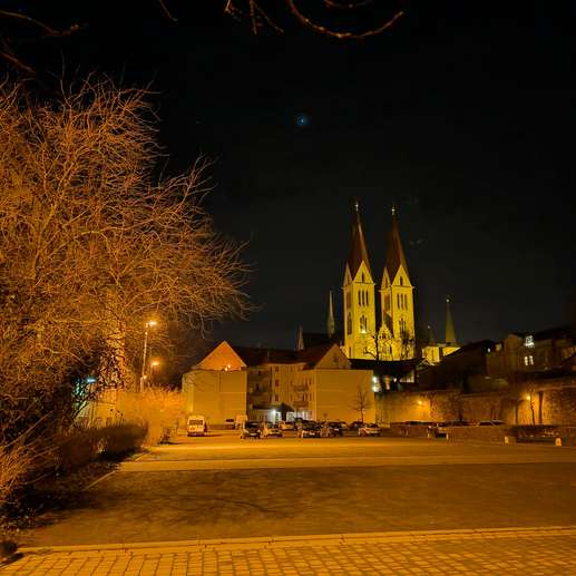 Einem Ort wurde ein Foto hinzugefügt