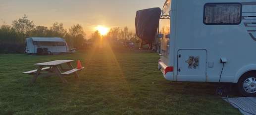 Einem Ort wurde ein Foto hinzugefügt