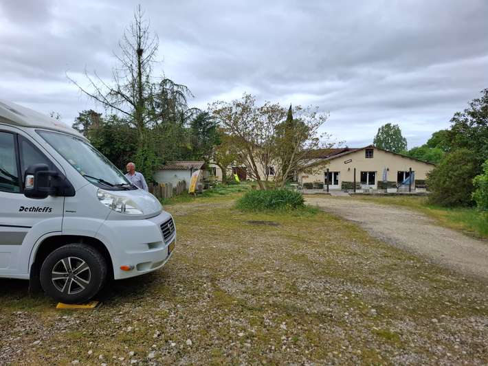 Aire de camping-car à la ferme Comet-Tournier