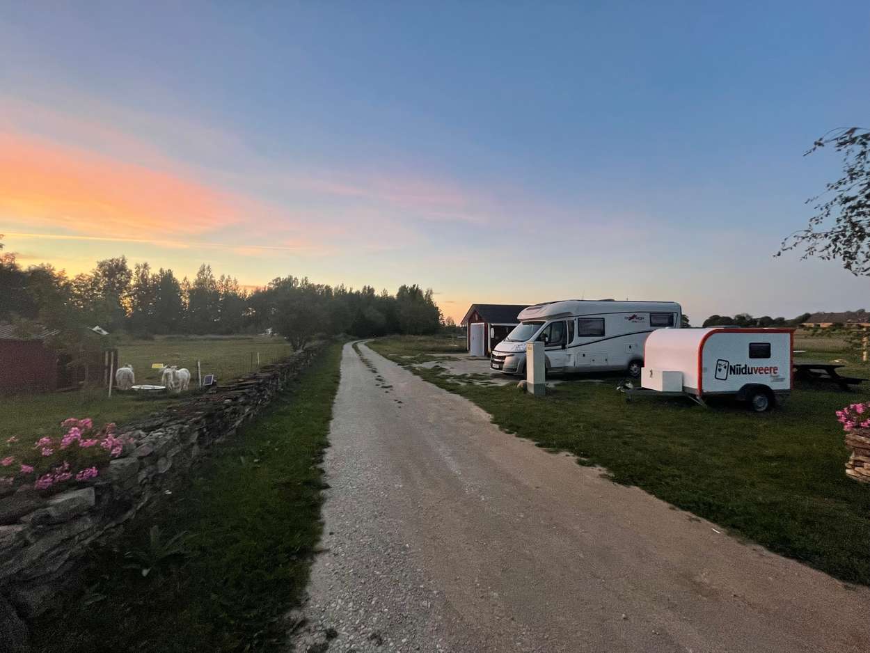 Niiduveere Farm Stopover