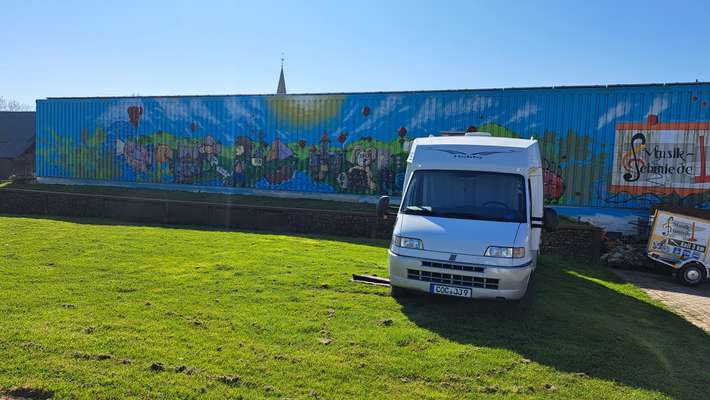 Parking Graffiti - Wall