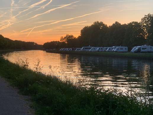 Einem Ort wurde ein Foto hinzugefügt