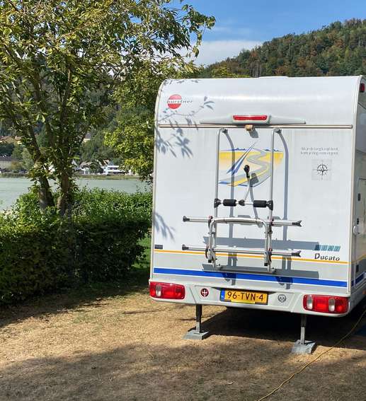 Einem Ort wurde ein Foto hinzugefügt