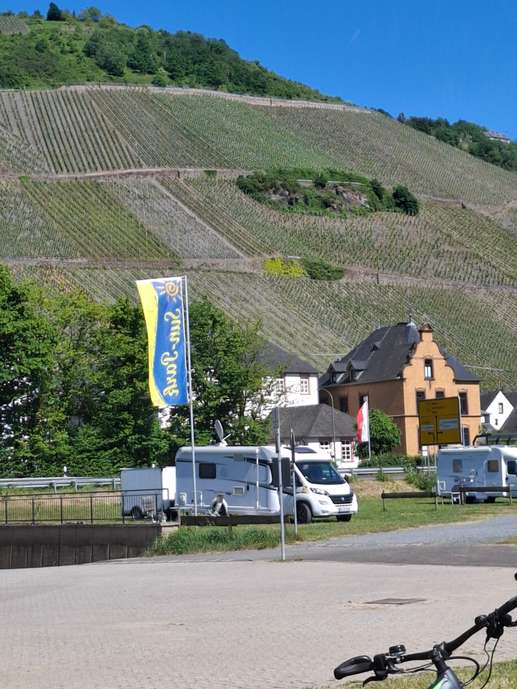 Einem Ort wurde ein Foto hinzugefügt