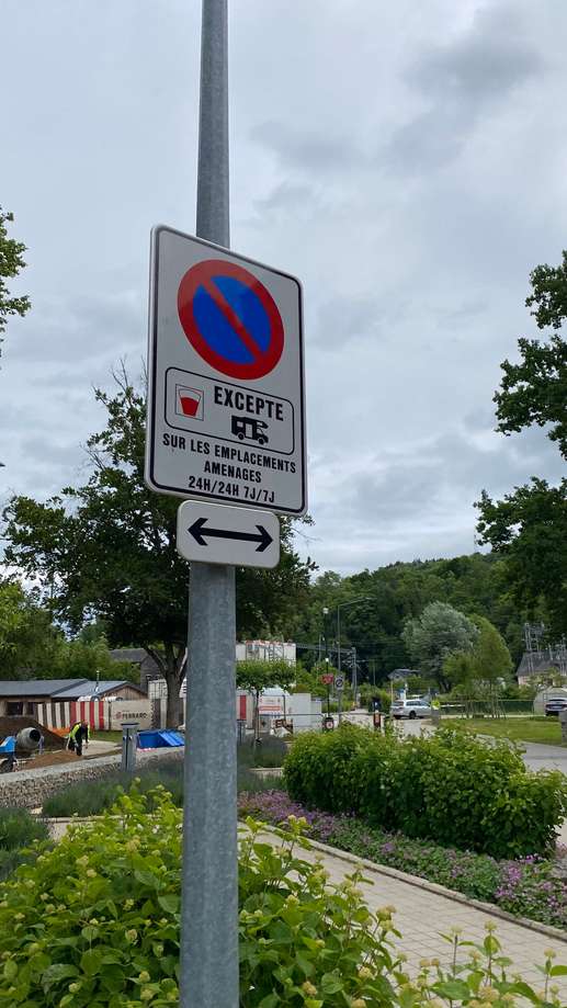 Einem Ort wurde ein Foto hinzugefügt