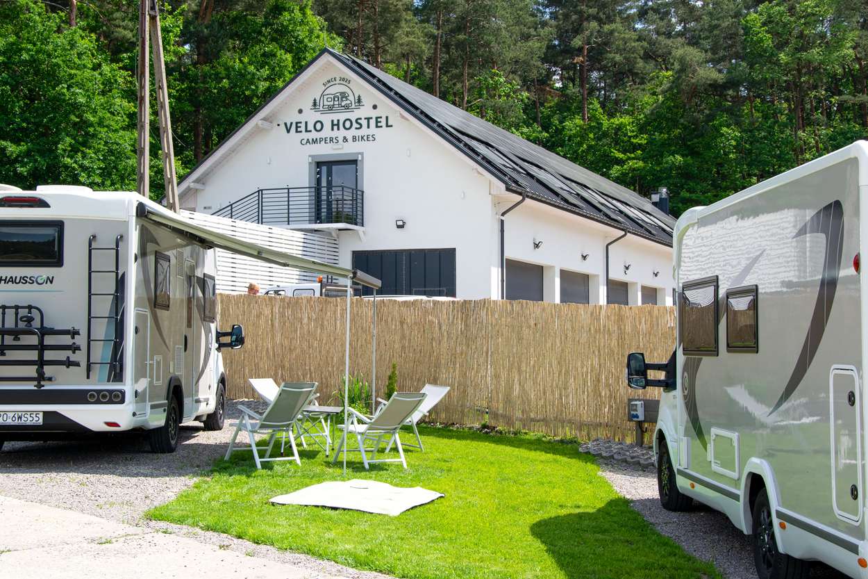 Velo Hostel Campers & Bikes