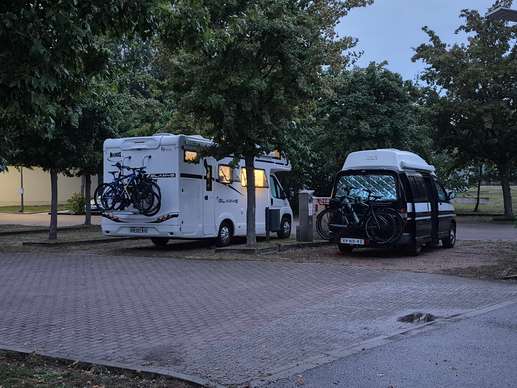 Einem Ort wurde ein Foto hinzugefügt