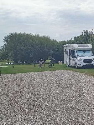 Einem Ort wurde ein Foto hinzugefügt