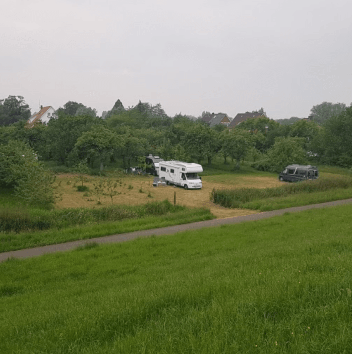 Stellplatz unter Obstbäumen