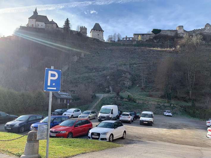 Am Parkplatz in der Neumarkterstraße