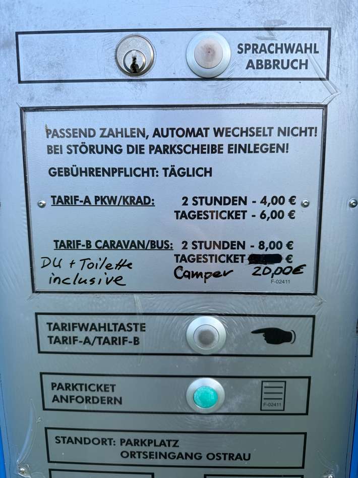 Ostrauer Hof's Wiesenparkplatz