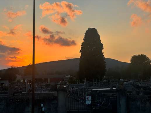 Einem Ort wurde ein Foto hinzugefügt