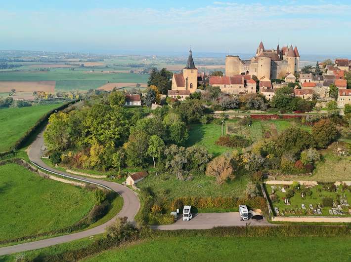 Parking Chateauneuf-en-Auxois