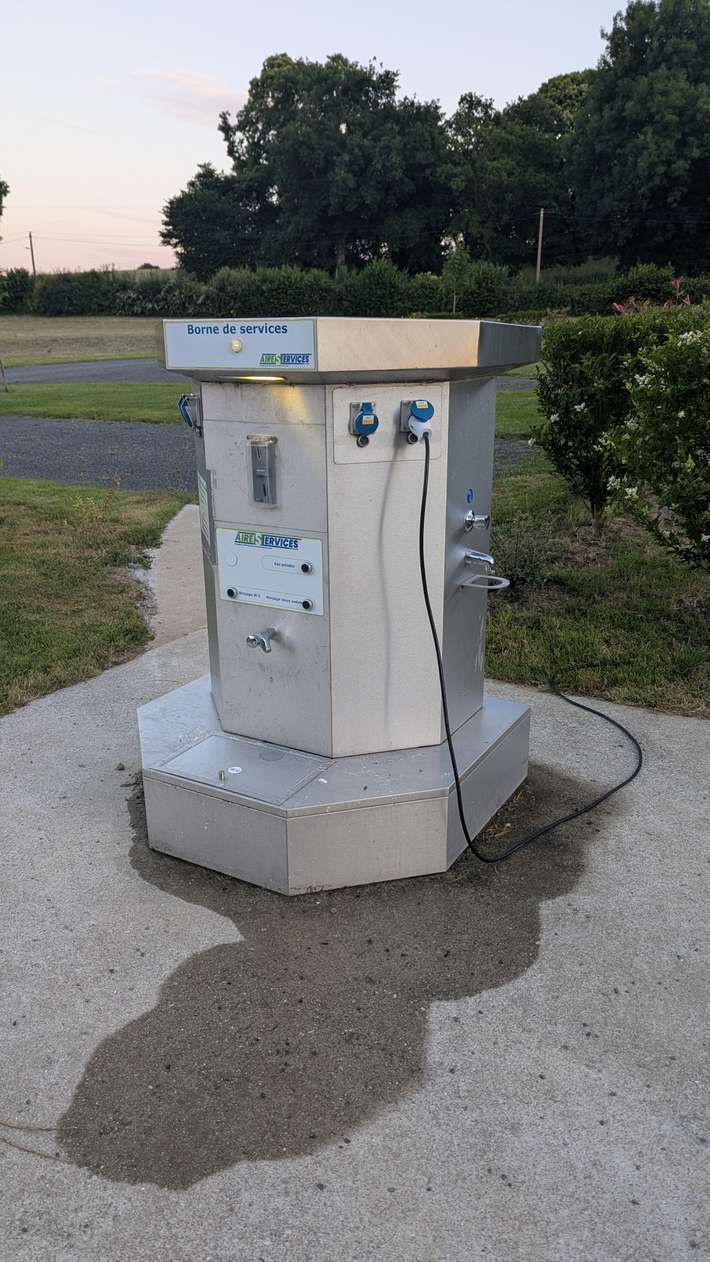 Aire de services Plounévez-Quitin