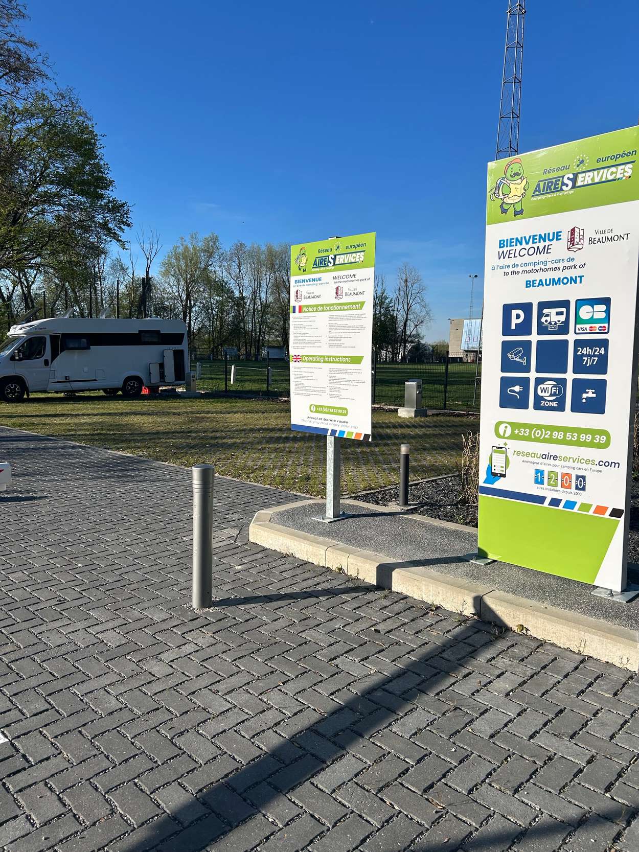 Ville de Beaumont a l‘ aire de Camping cars
