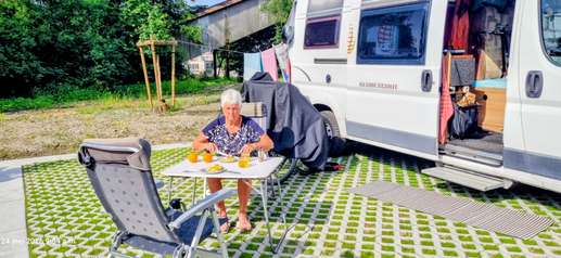 Einem Ort wurde ein Foto hinzugefügt
